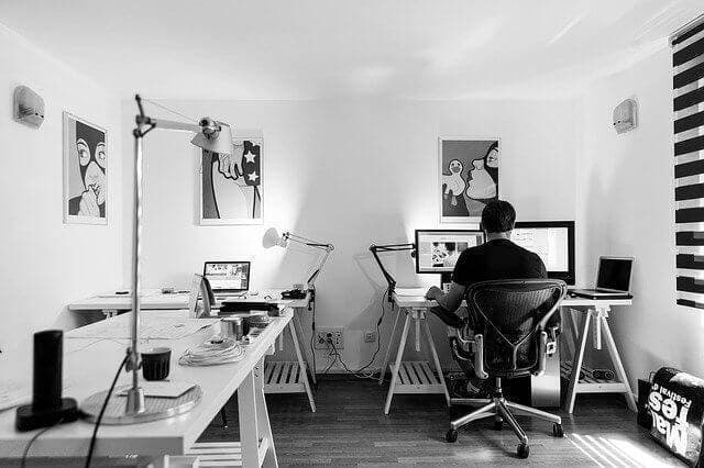 developer working online